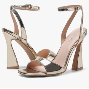 Gorgeous gold shoes with flared heel